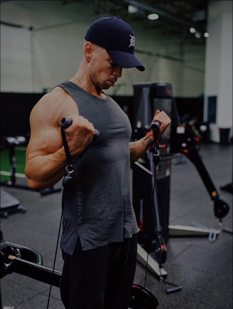 A guide for buying commercial workout equipment.